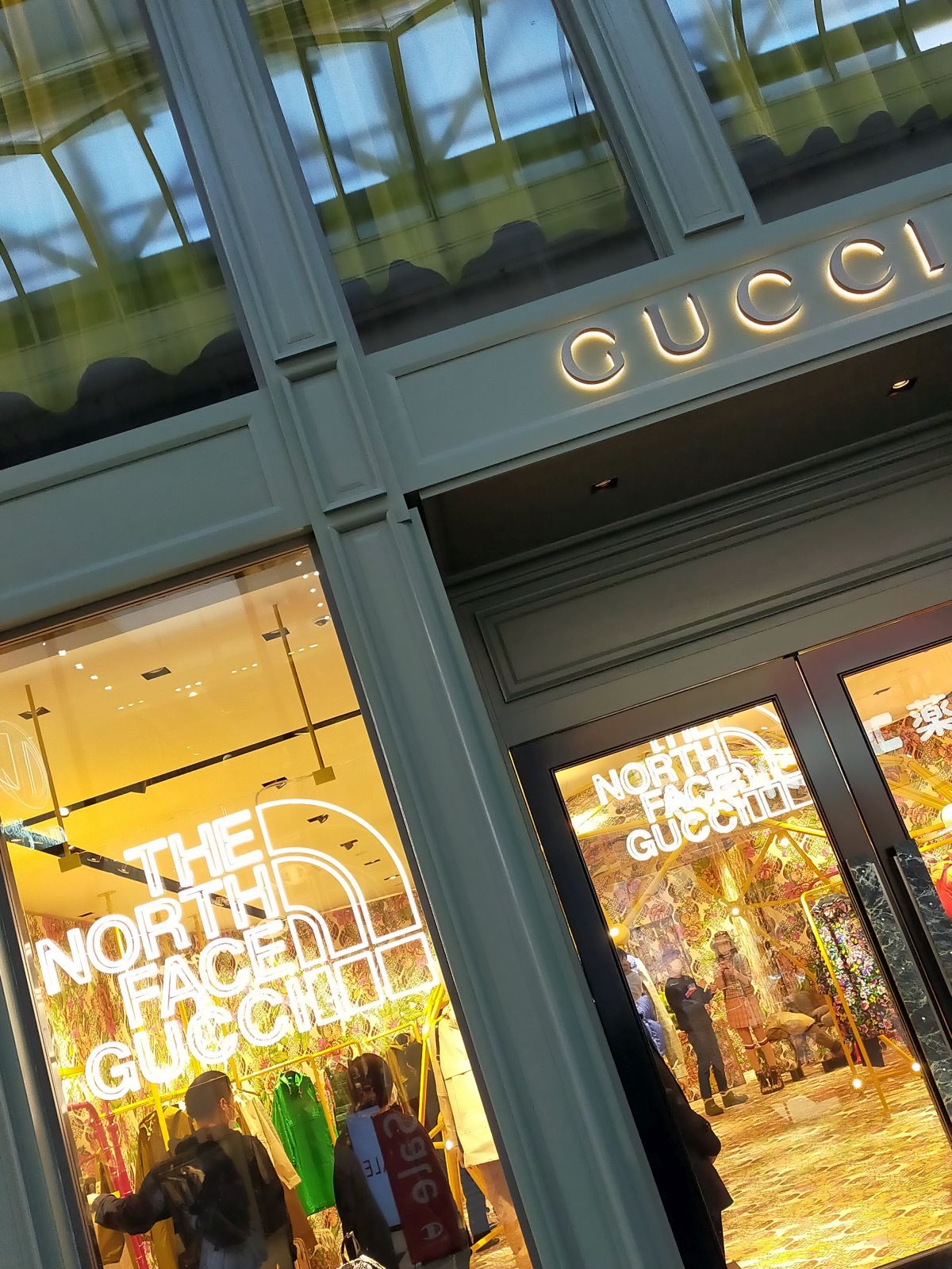 GUCCIの店