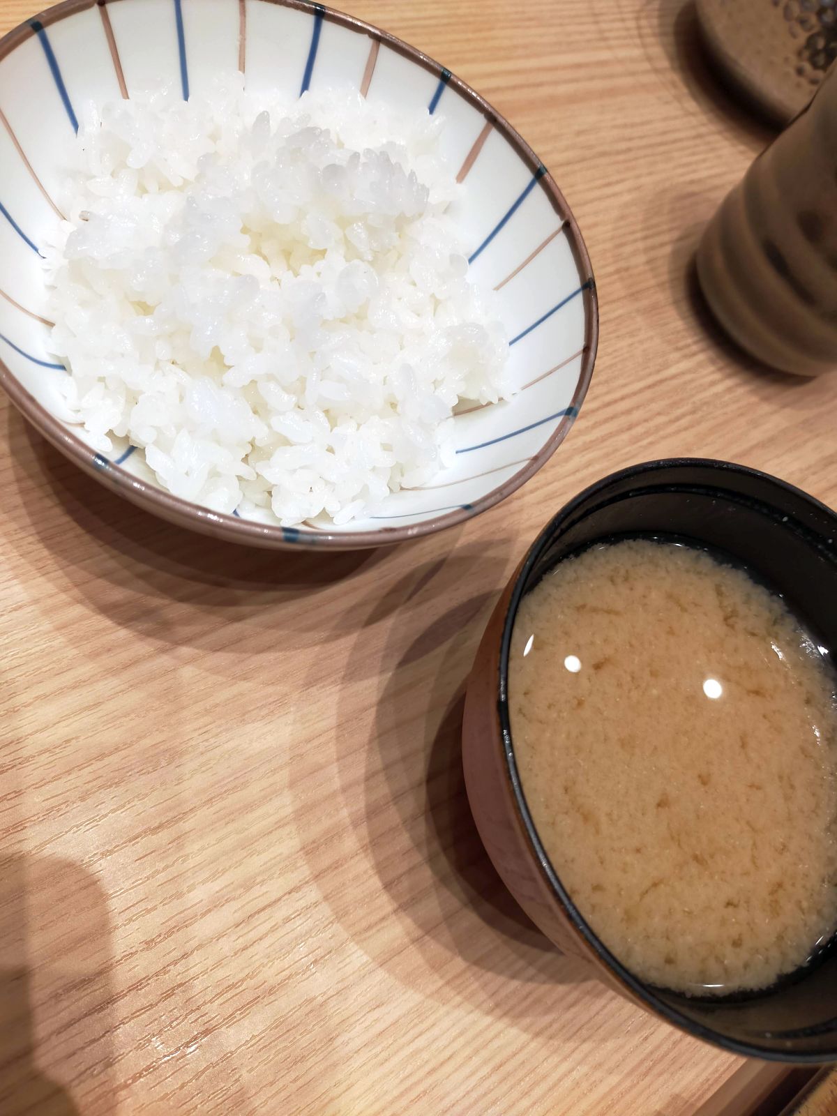 ご飯と味噌汁のお替わり