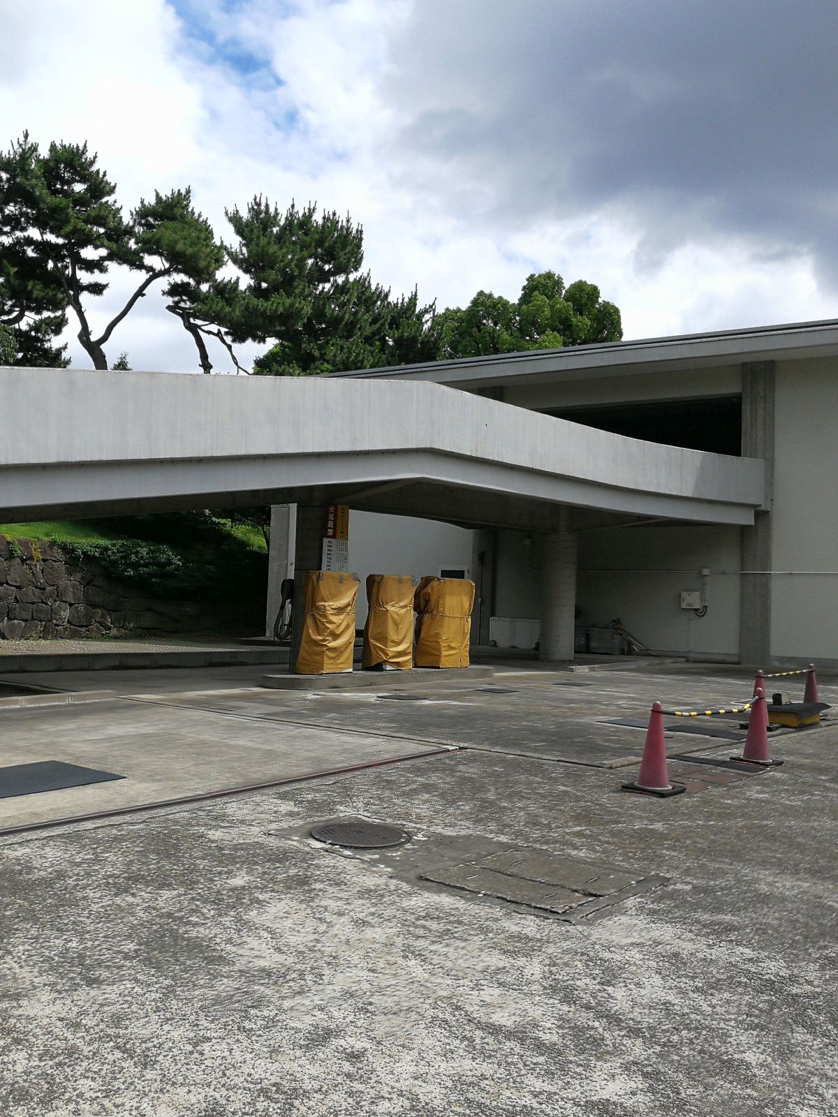 ガソリンスタンド