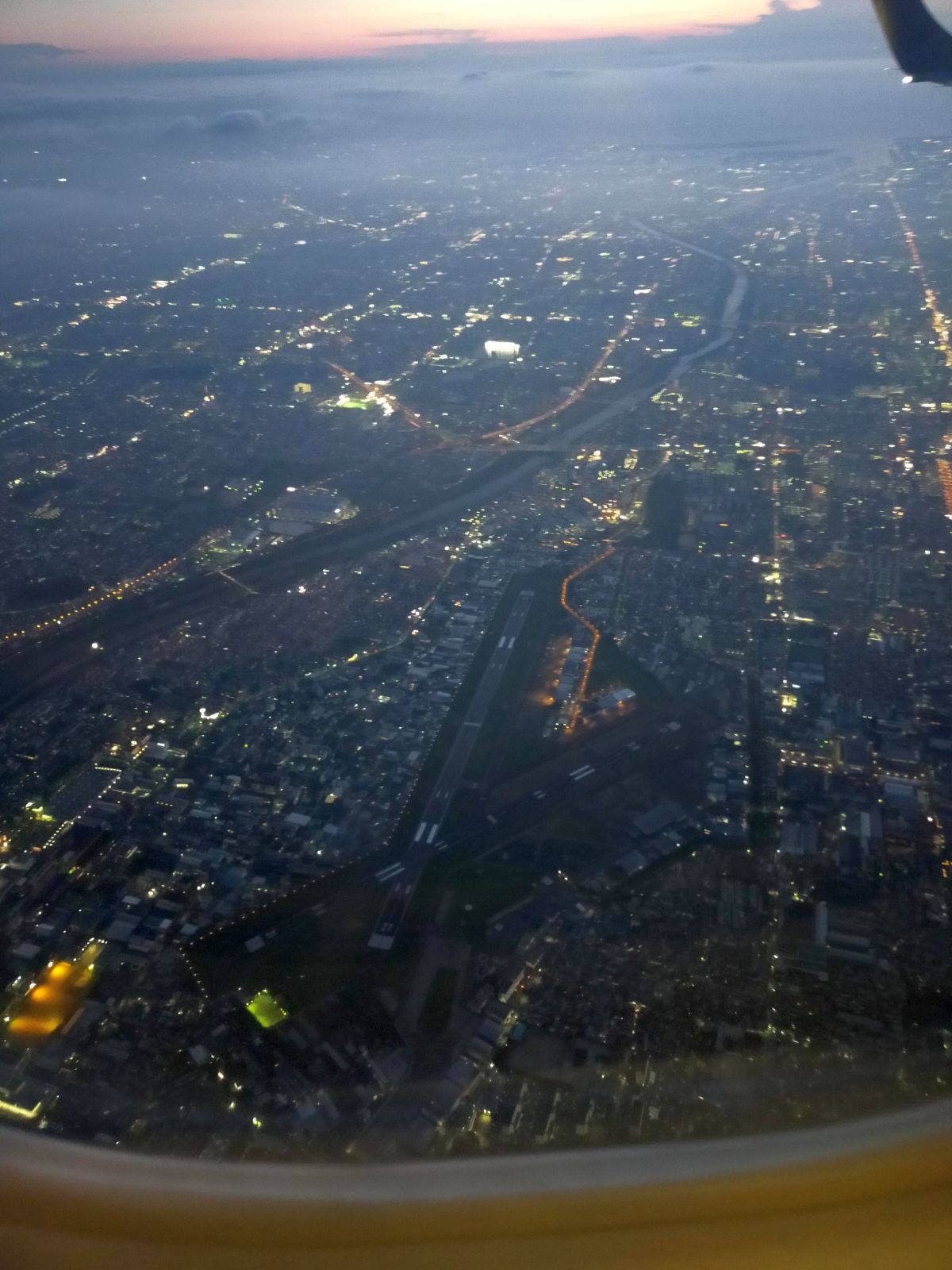 八尾空港上空