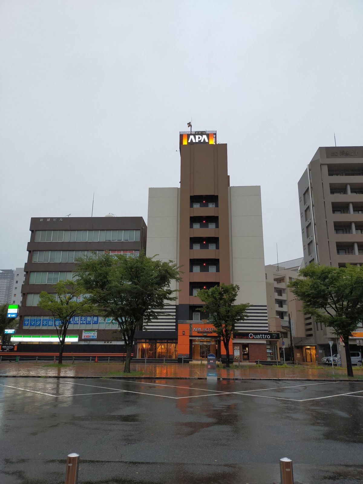 振り向けばアパ