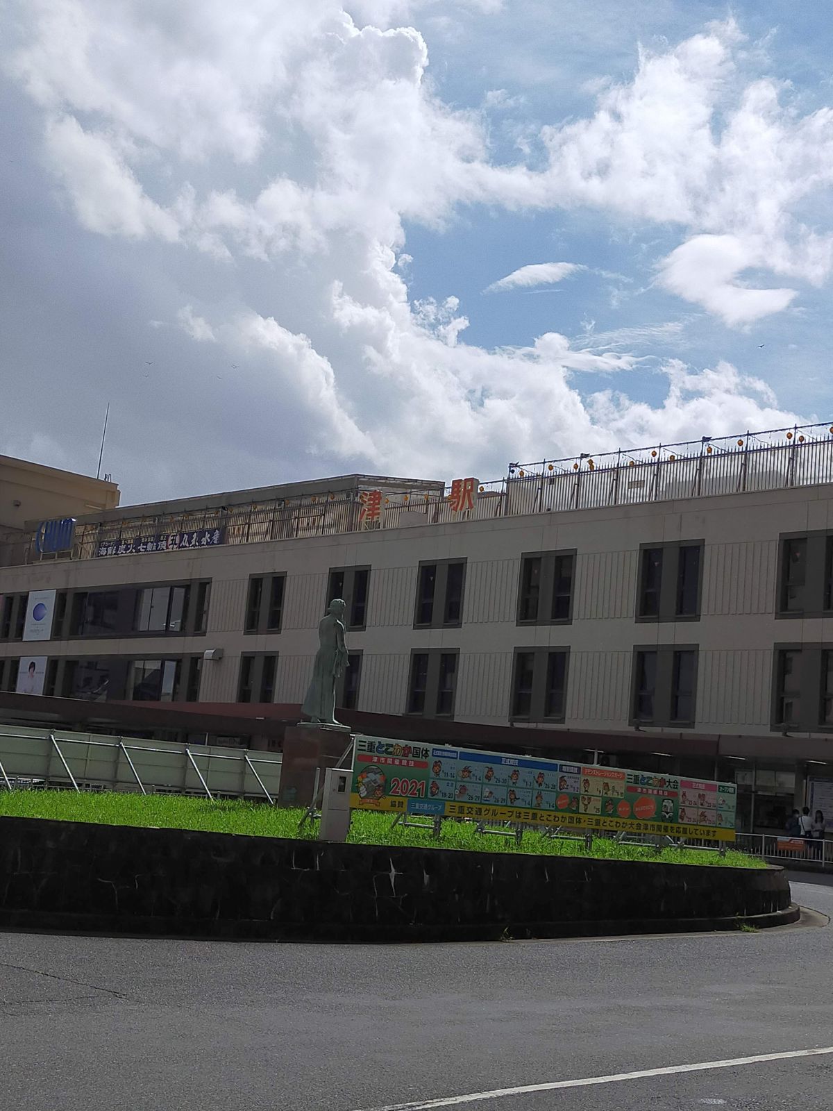 津駅駅舎