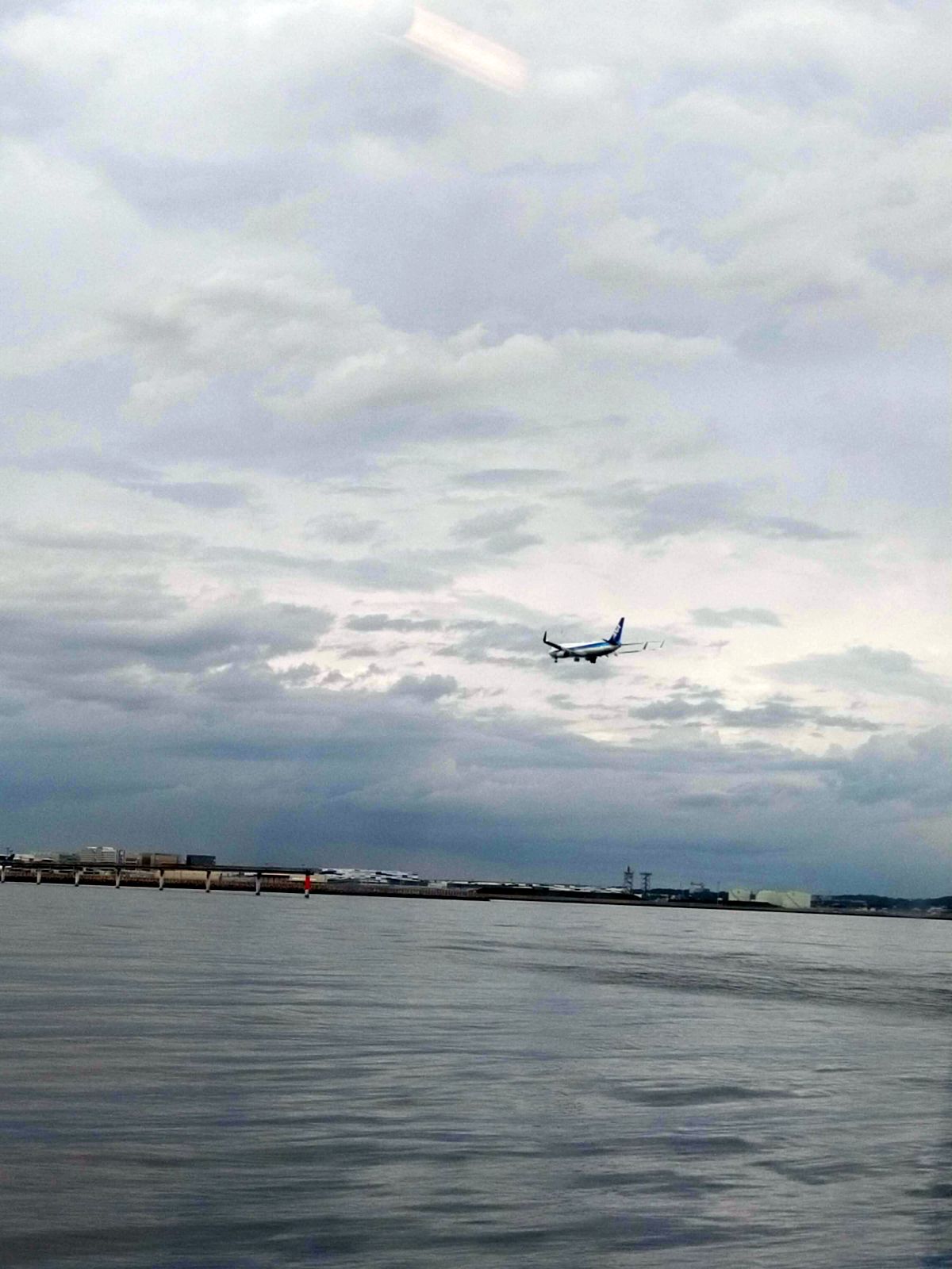 飛行機の着陸風景