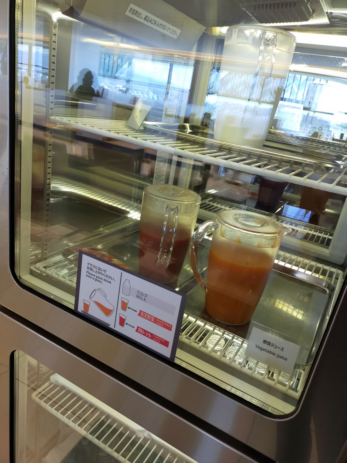 野菜ジュースとトマトジュース