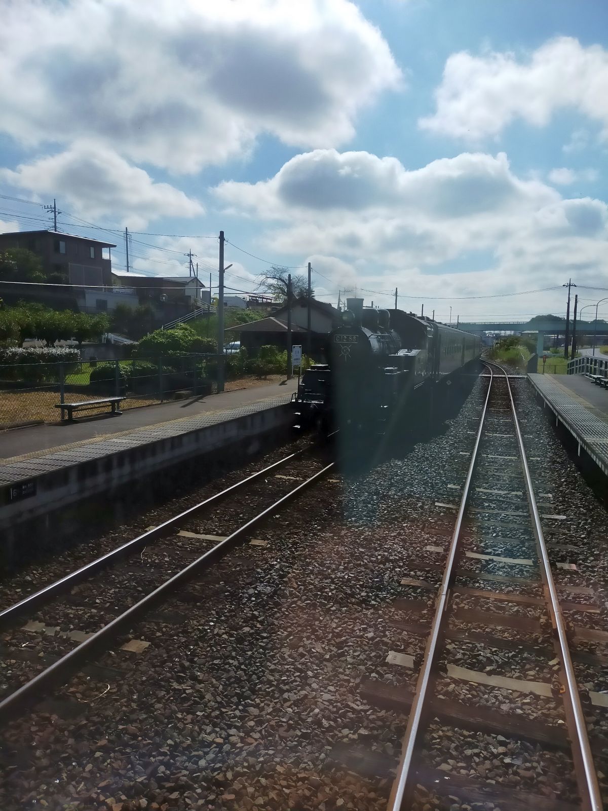 汽車とすれ違い