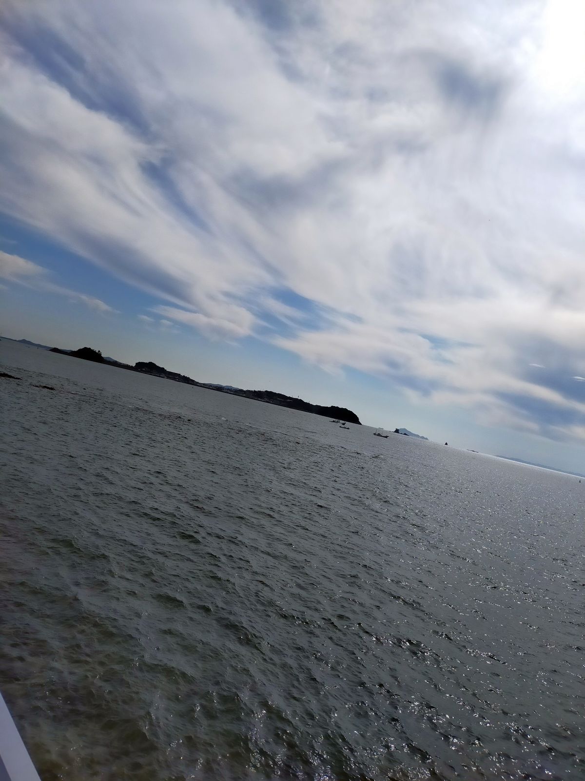浮いてる船