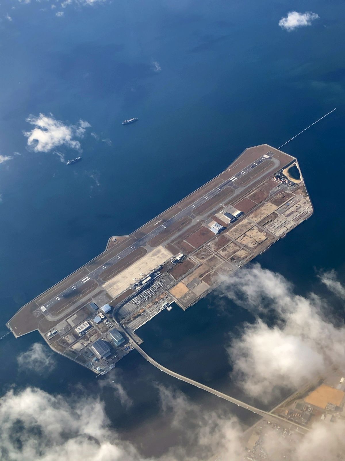 眼下の空港