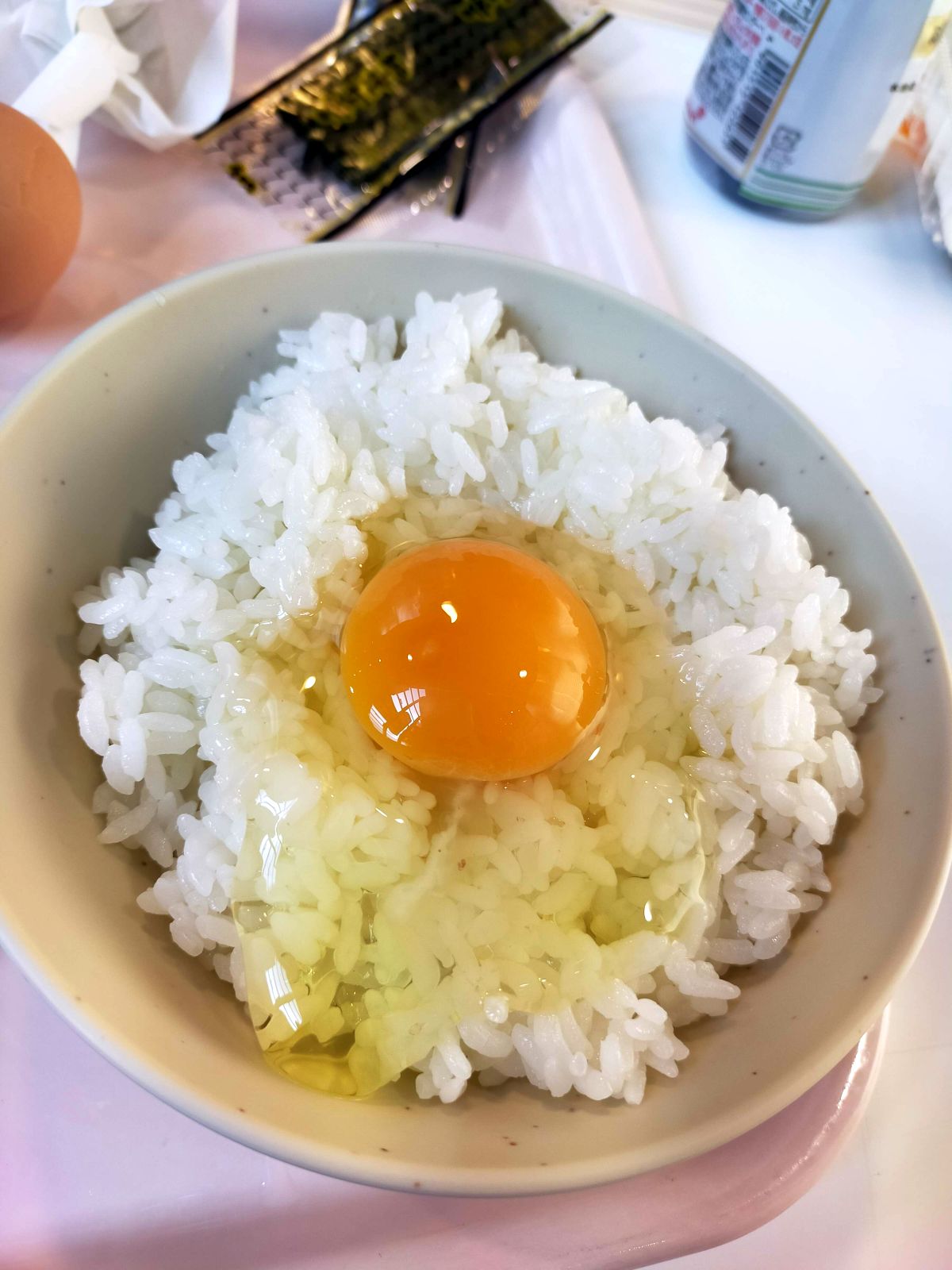 ご飯の上の卵