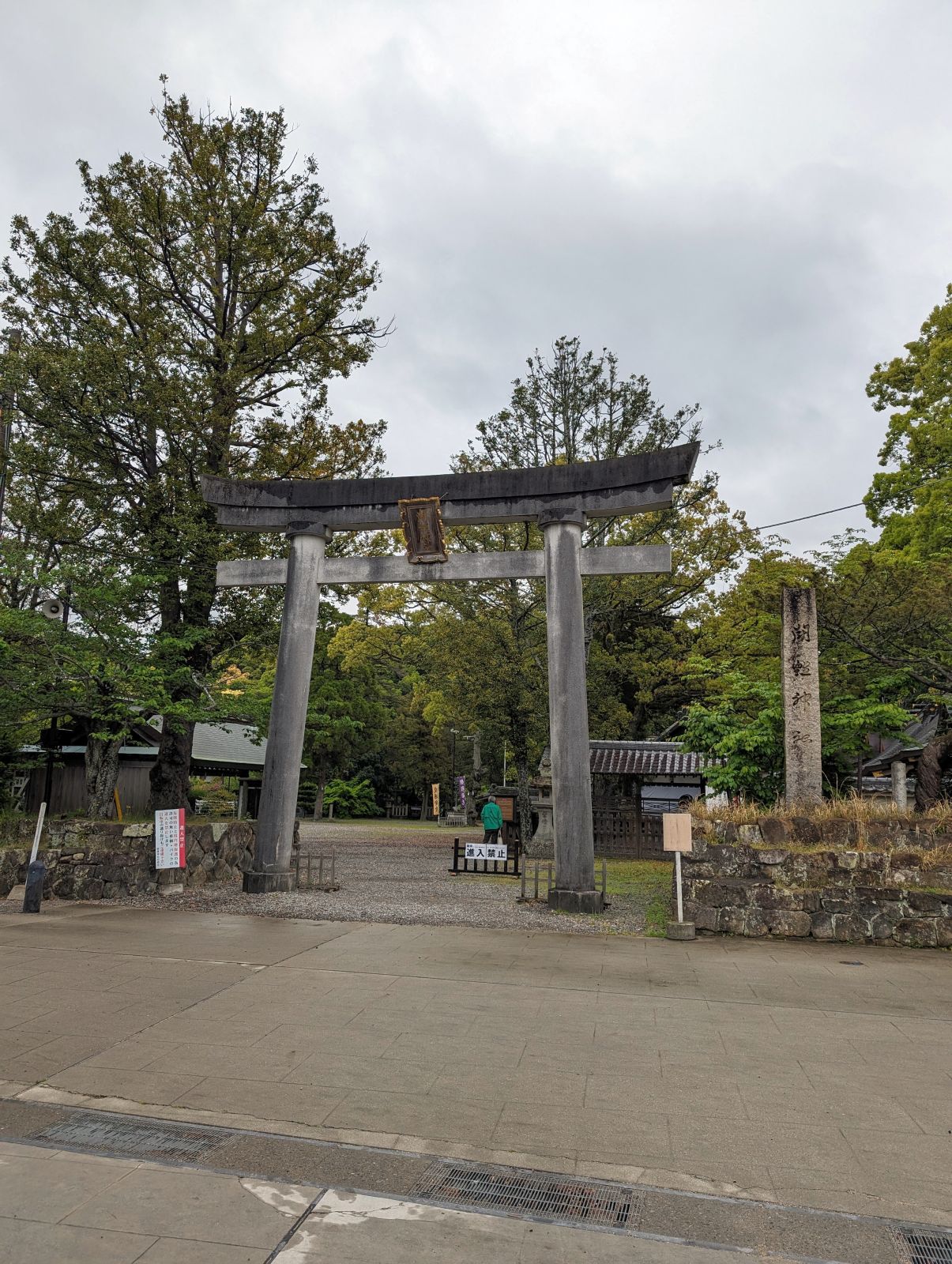 闘鶏神社の二の鳥居