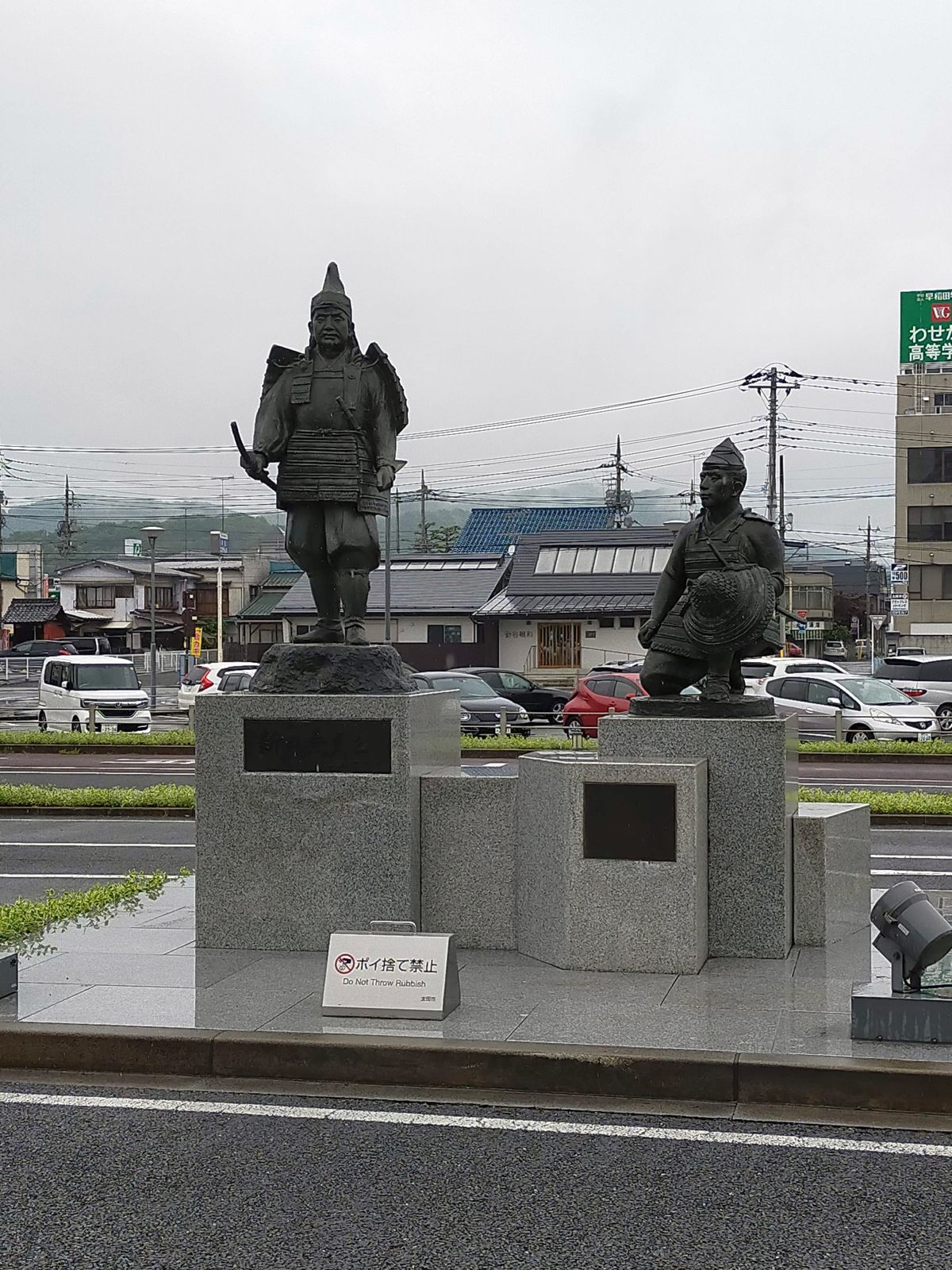駅前の銅像