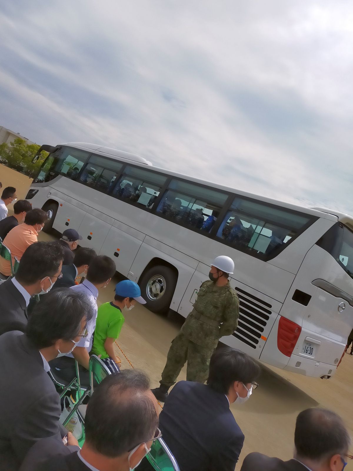 お偉いさん到着