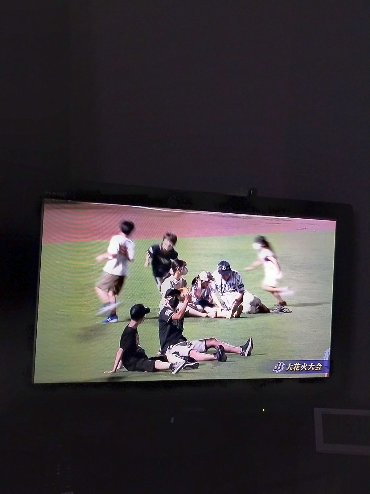 グラウンドで見る花火