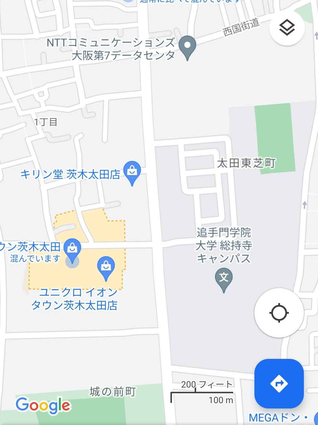 大学の前にイオン