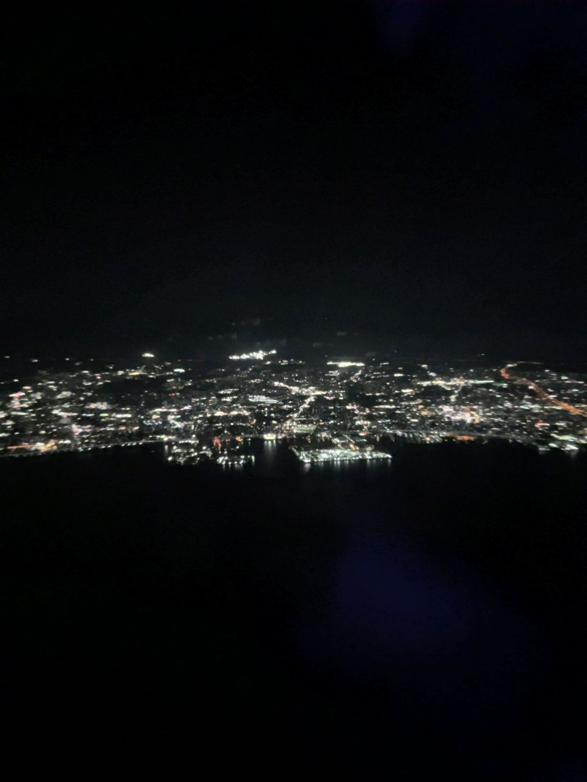 夜の神戸空港