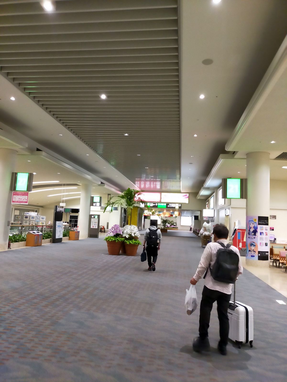 夜の那覇空港