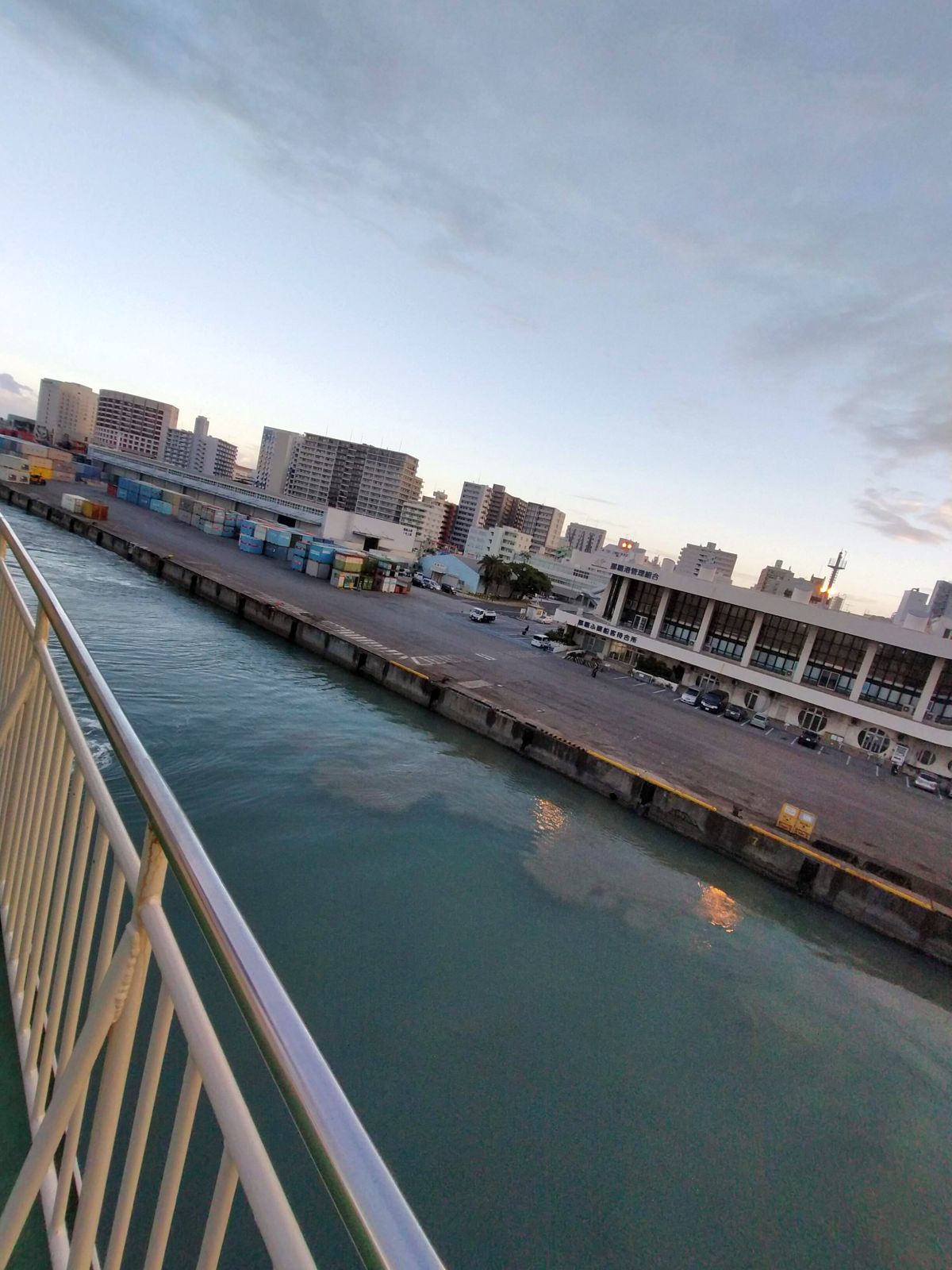 離岸