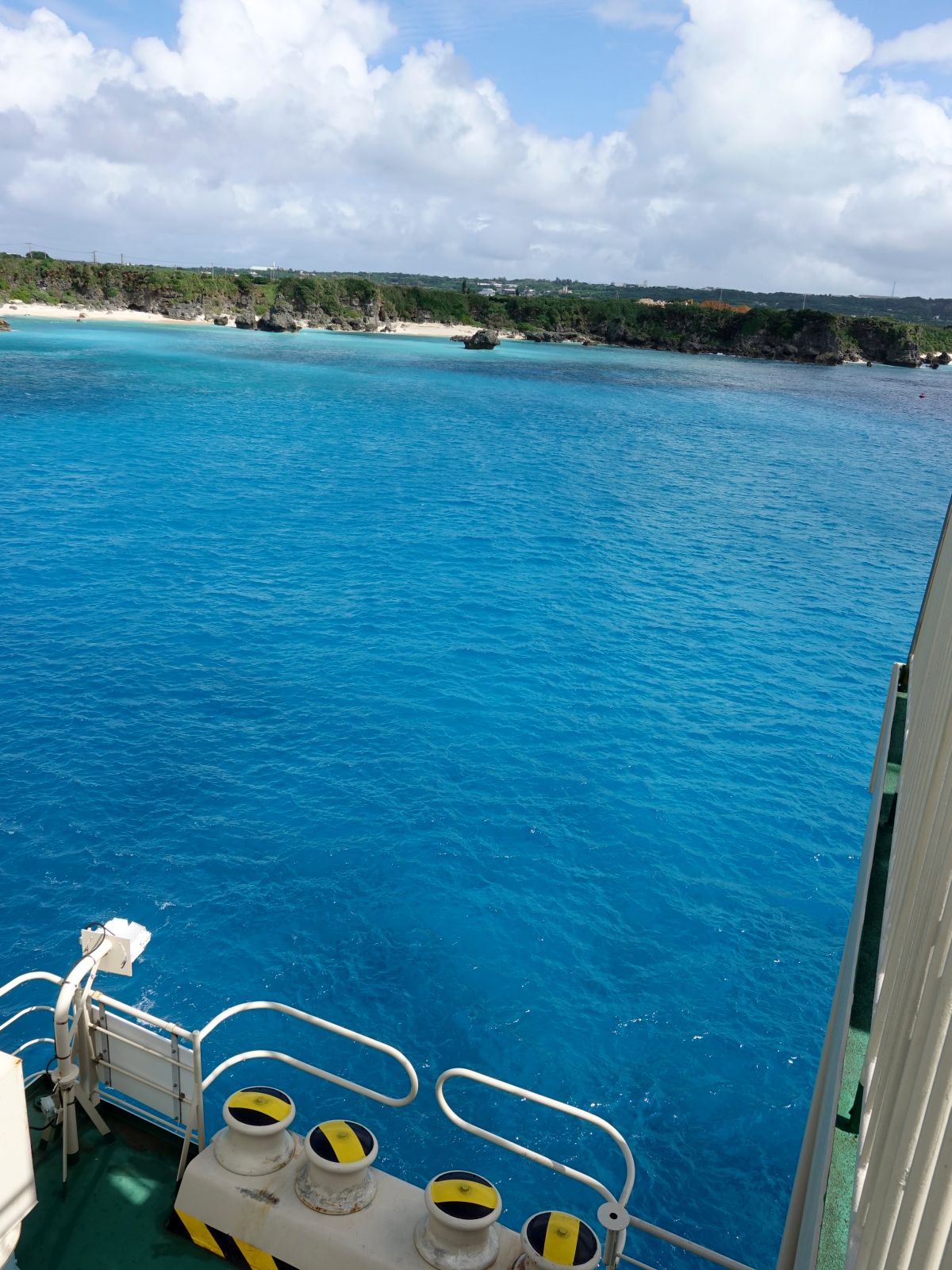 海の色