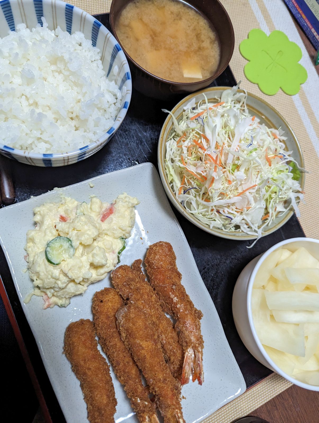 本日の朝食兼昼食兼夕食