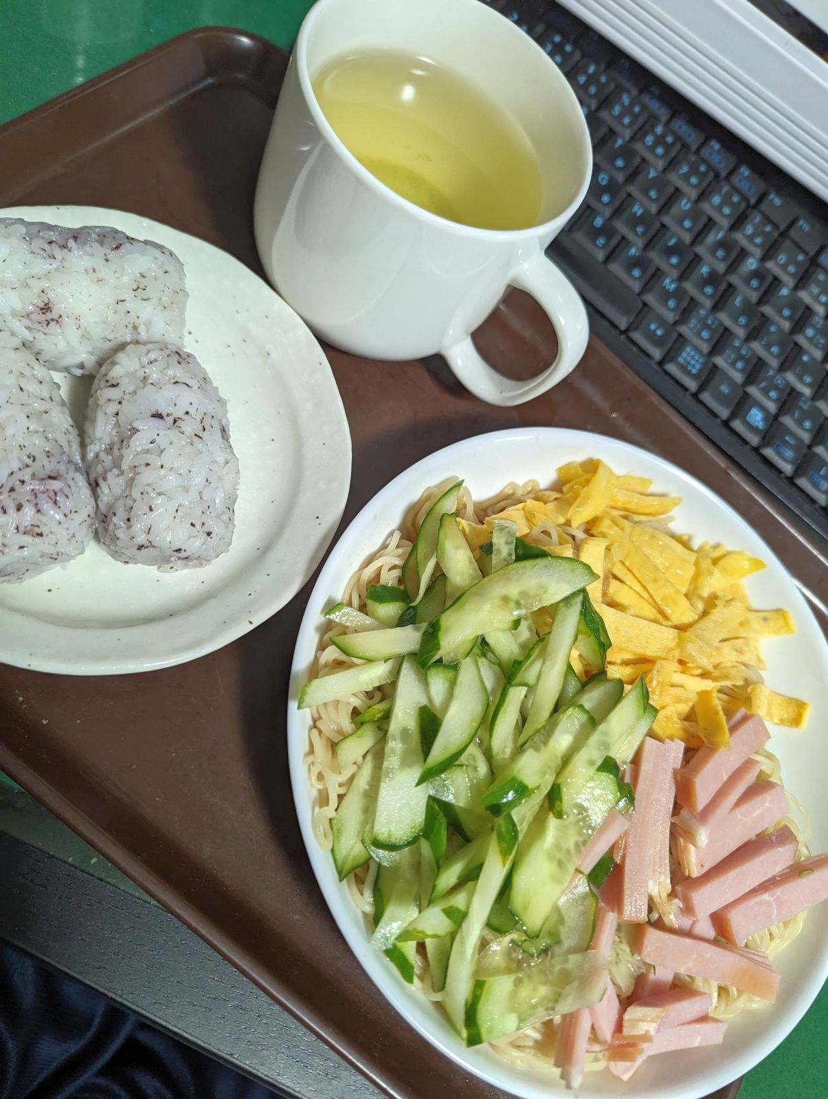 本日の朝食兼昼食