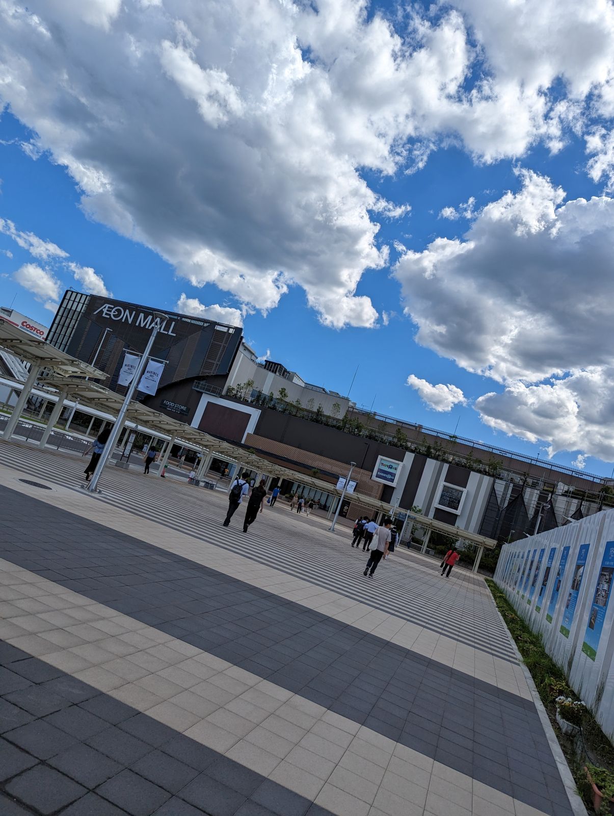 駅前の様子