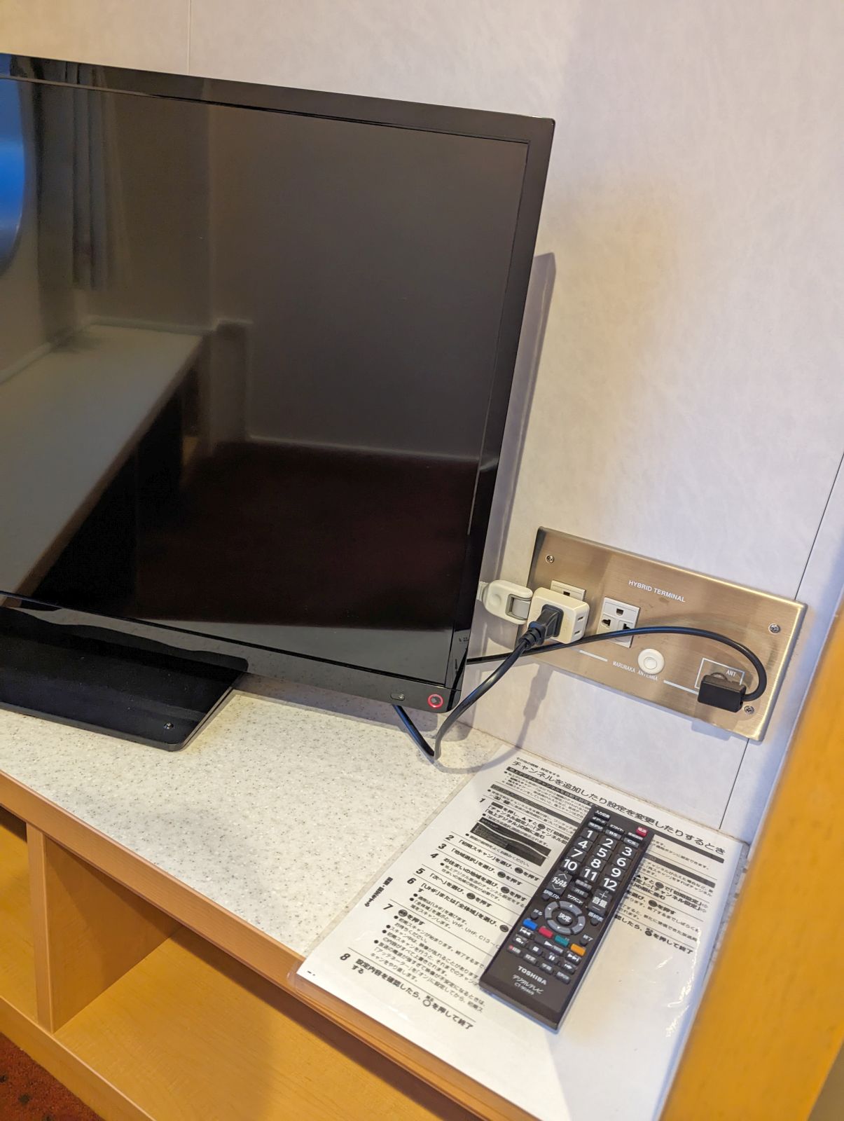 テレビ周り