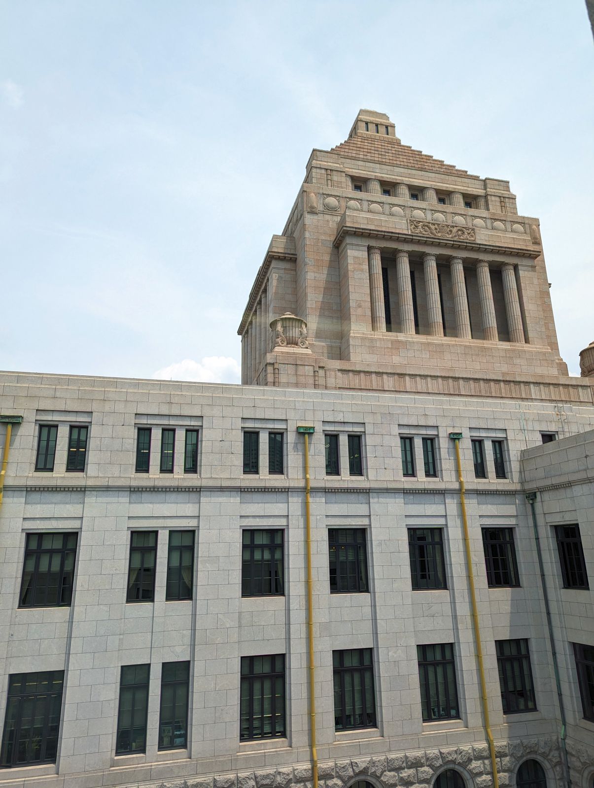 国会議事堂の真ん中