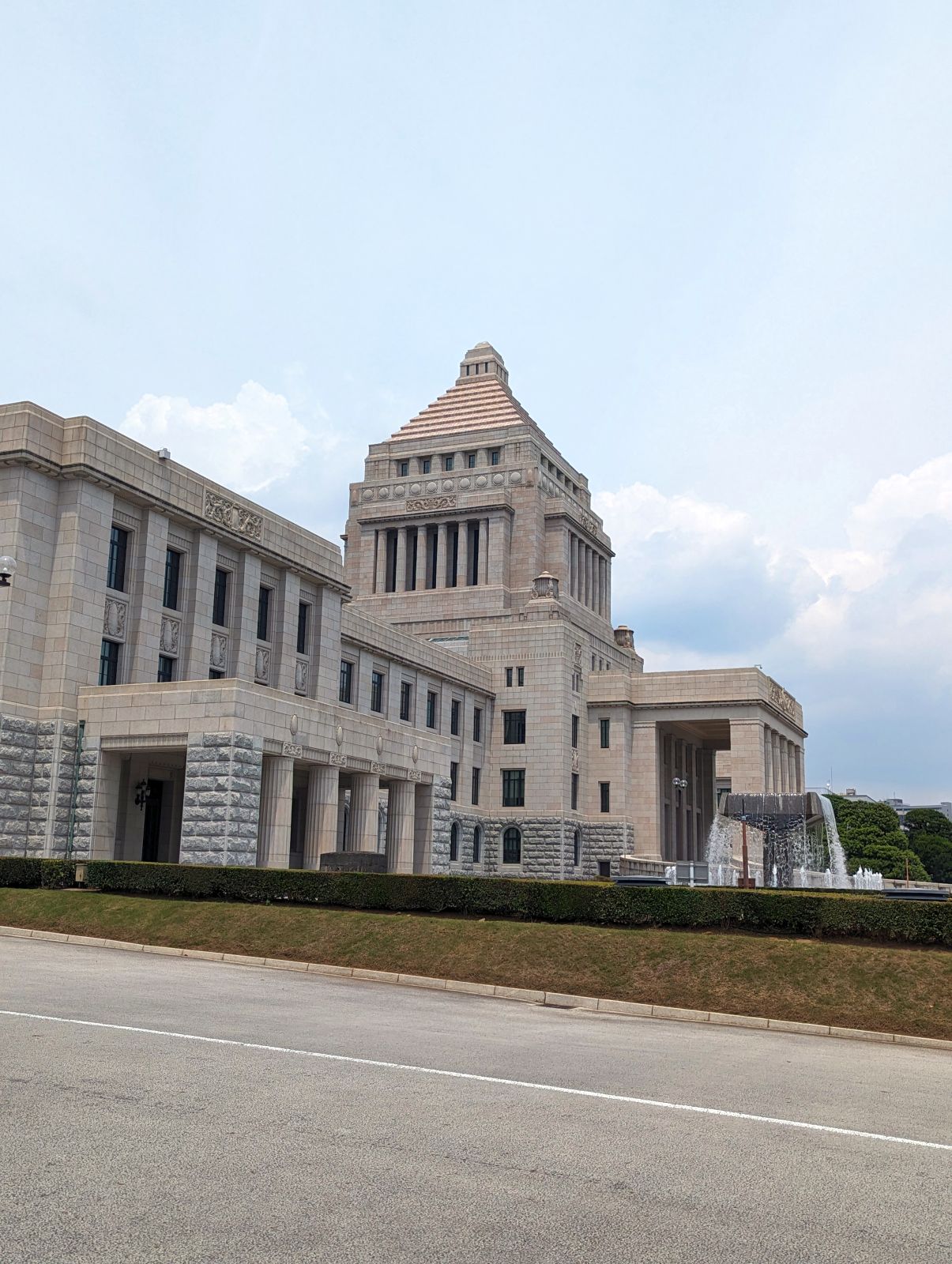 横から見た国会議事堂