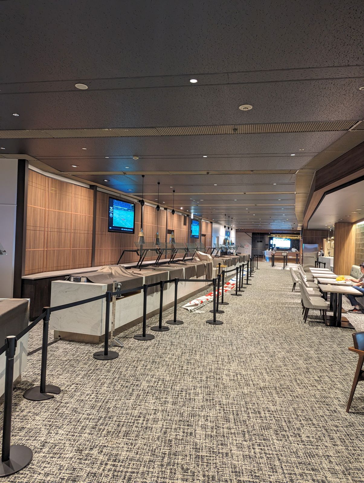 PREMIUM LOUNGE