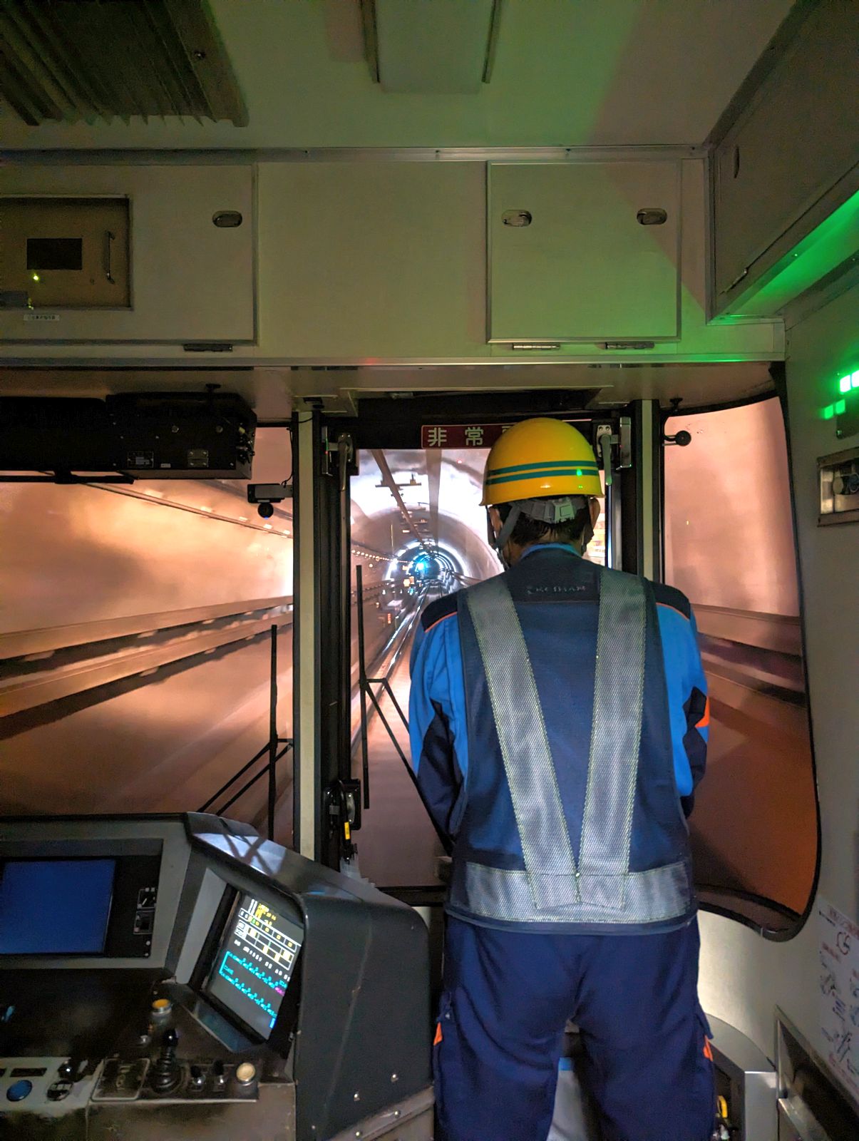 先頭車両での立ち見