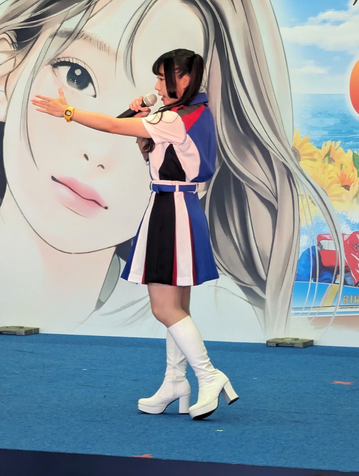 司会のお姉さん