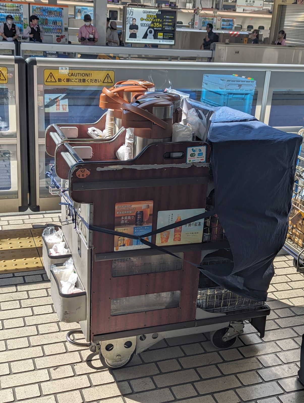 車内販売ワゴン