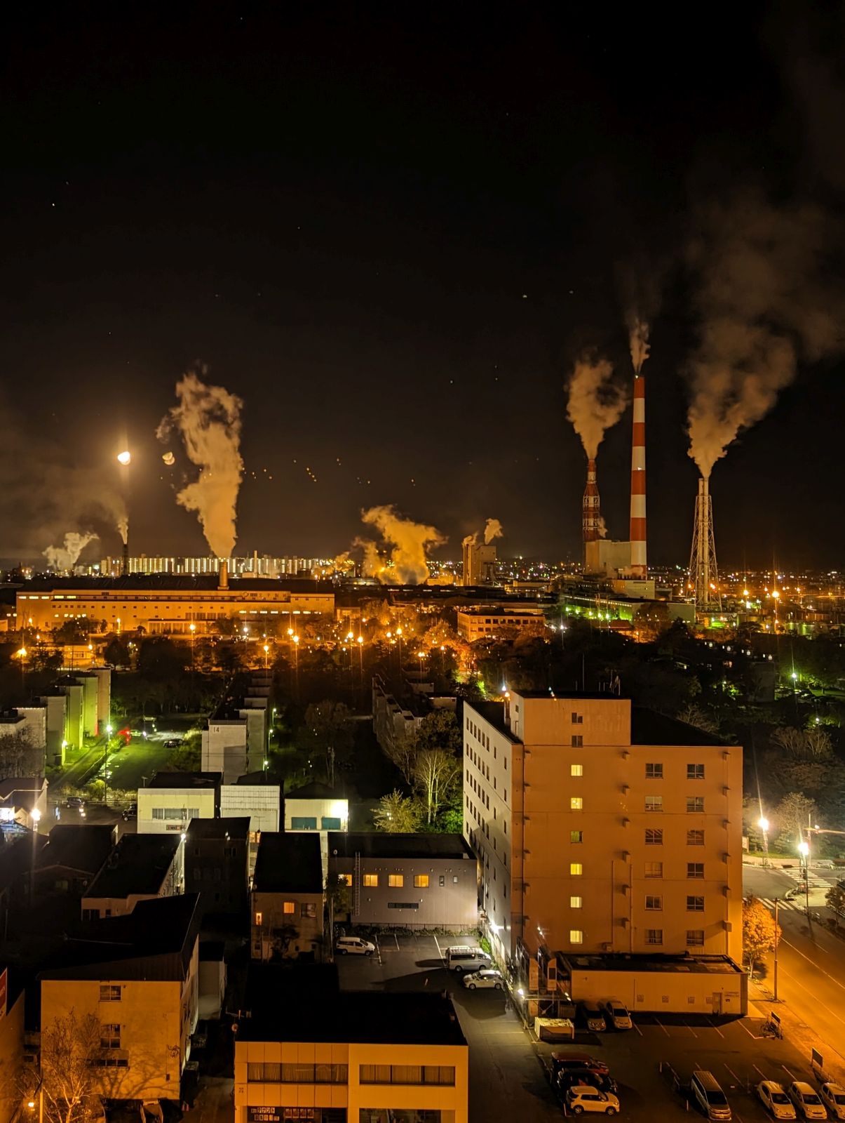 夜の工場