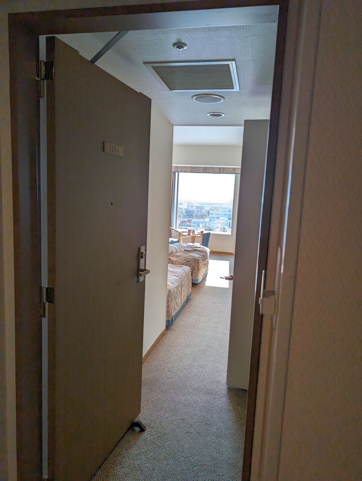 隣の部屋