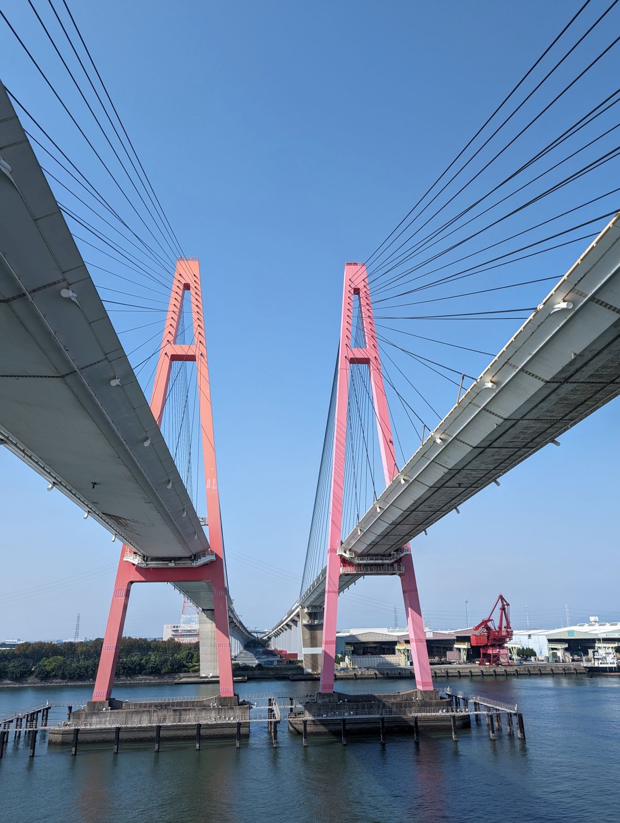 名港西大橋の真下