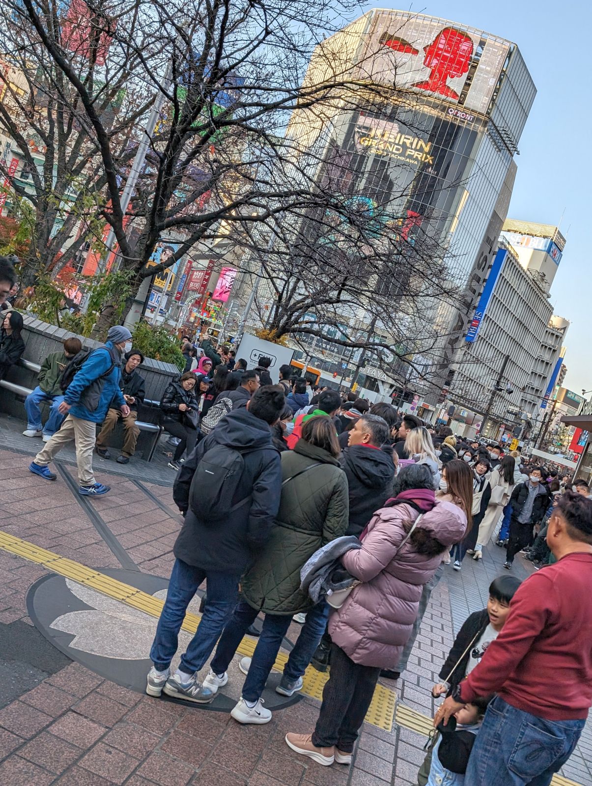 忠犬ハチ公の列