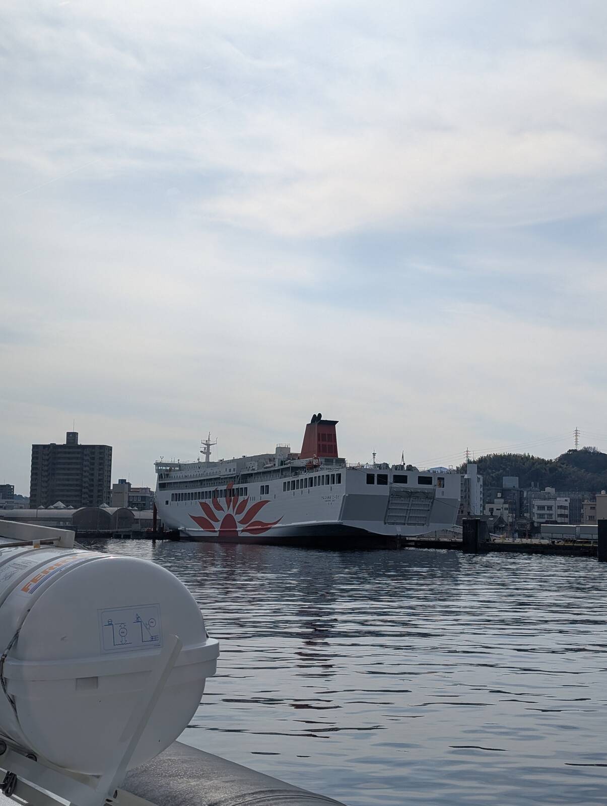 海から見るさんふらわあ