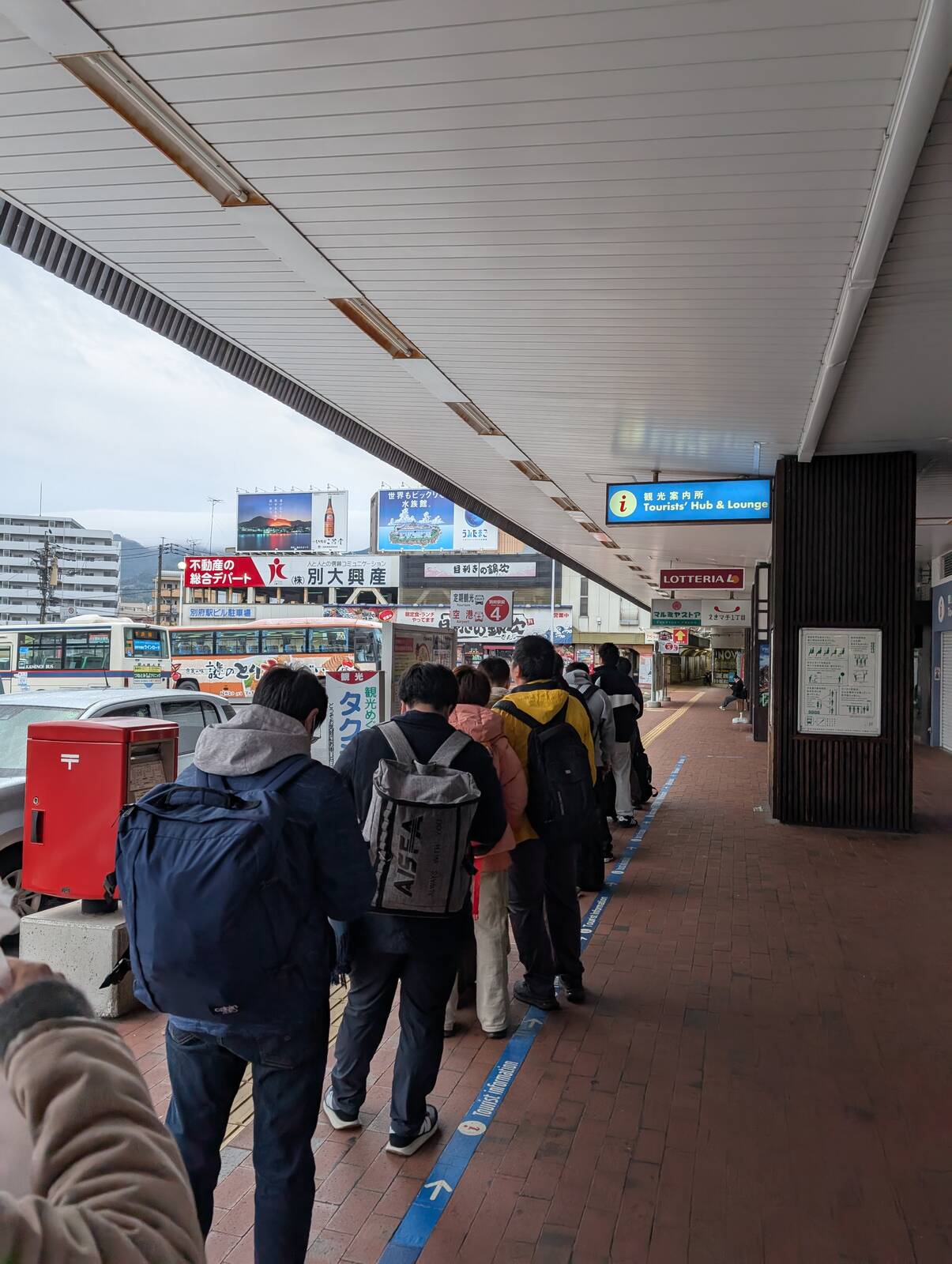 空港行バス列