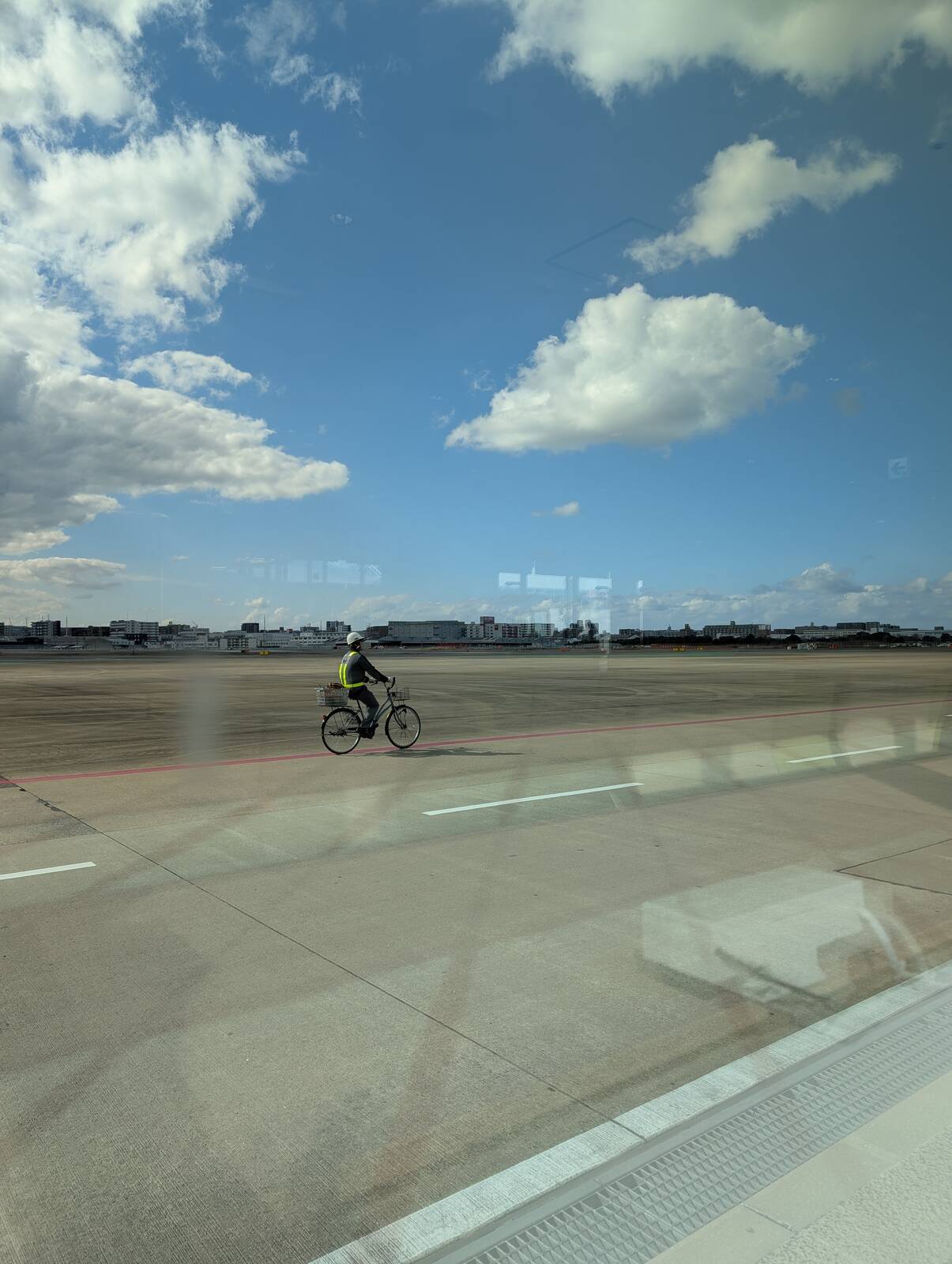 自転車で滑走路