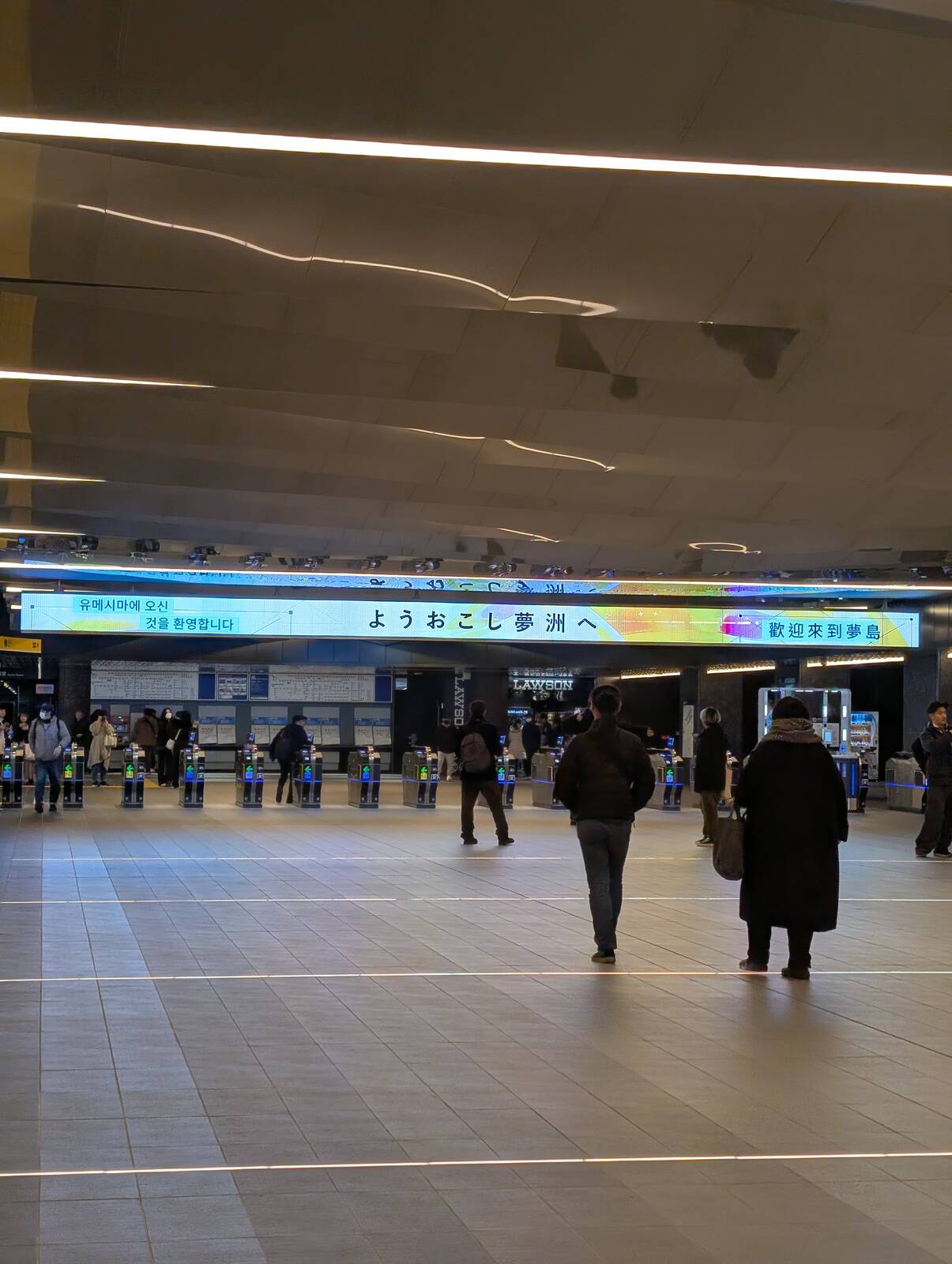 夢洲駅の改札口