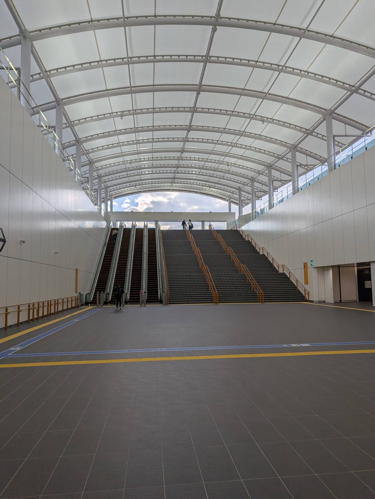 駅の登り口