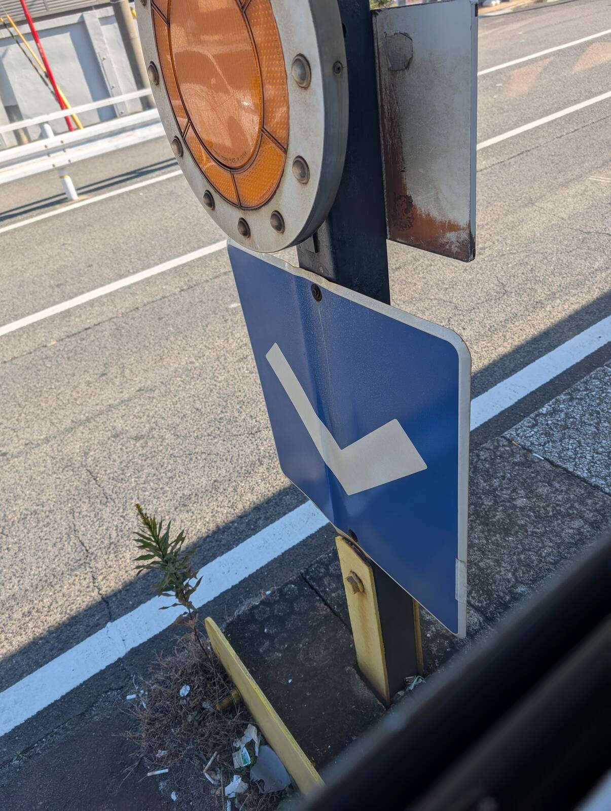 安全地帯の標識