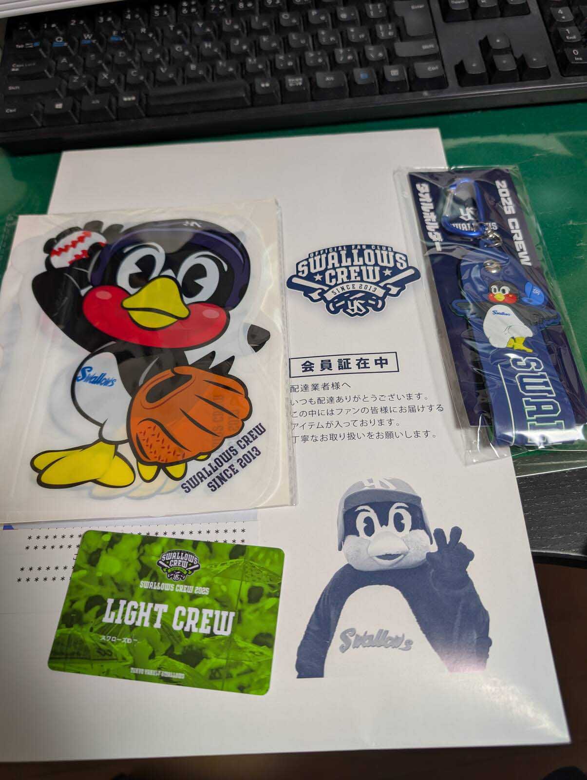 Swallows CREW 2025のグッズ