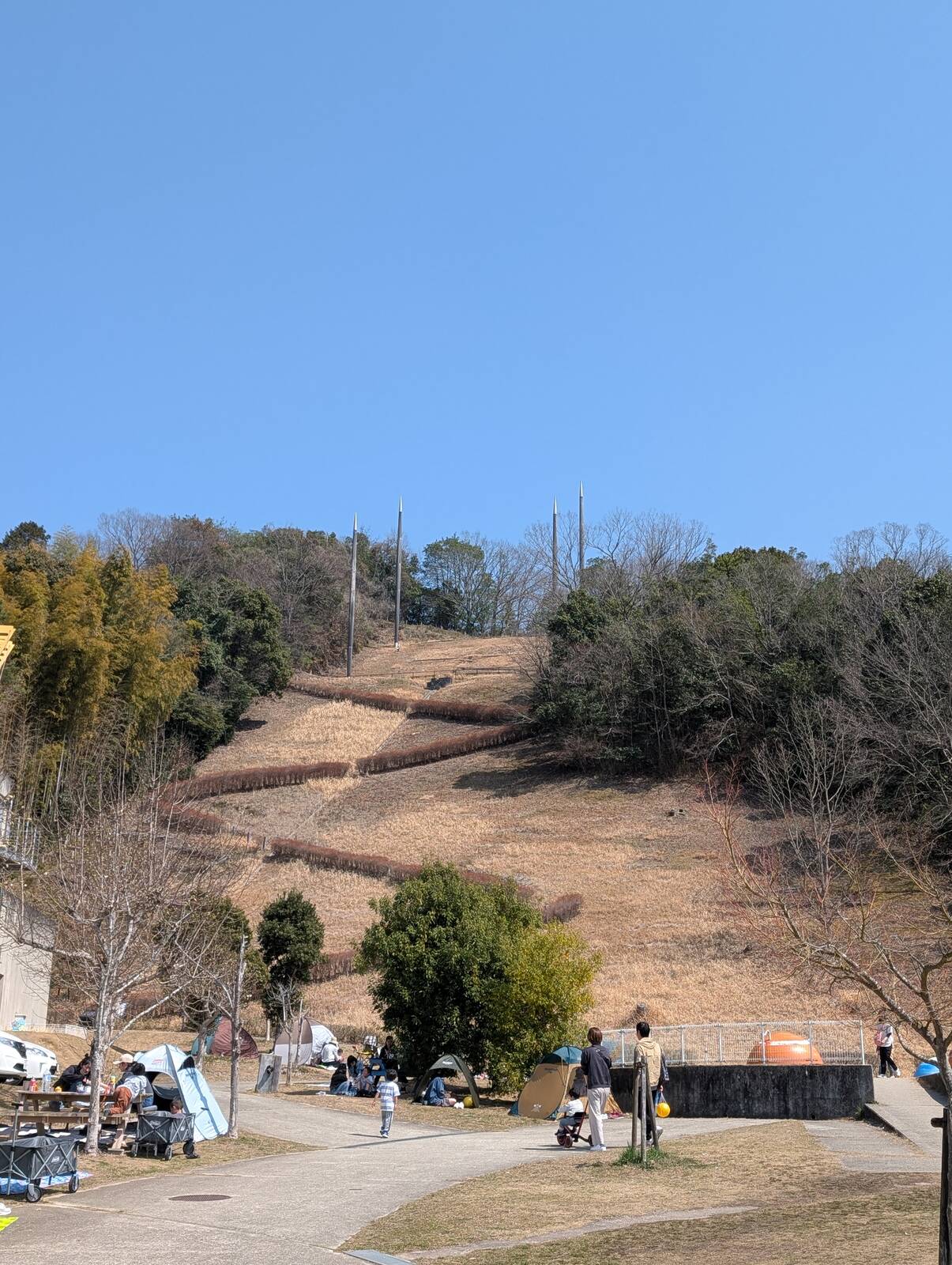 日本のへそモニュメント遠景