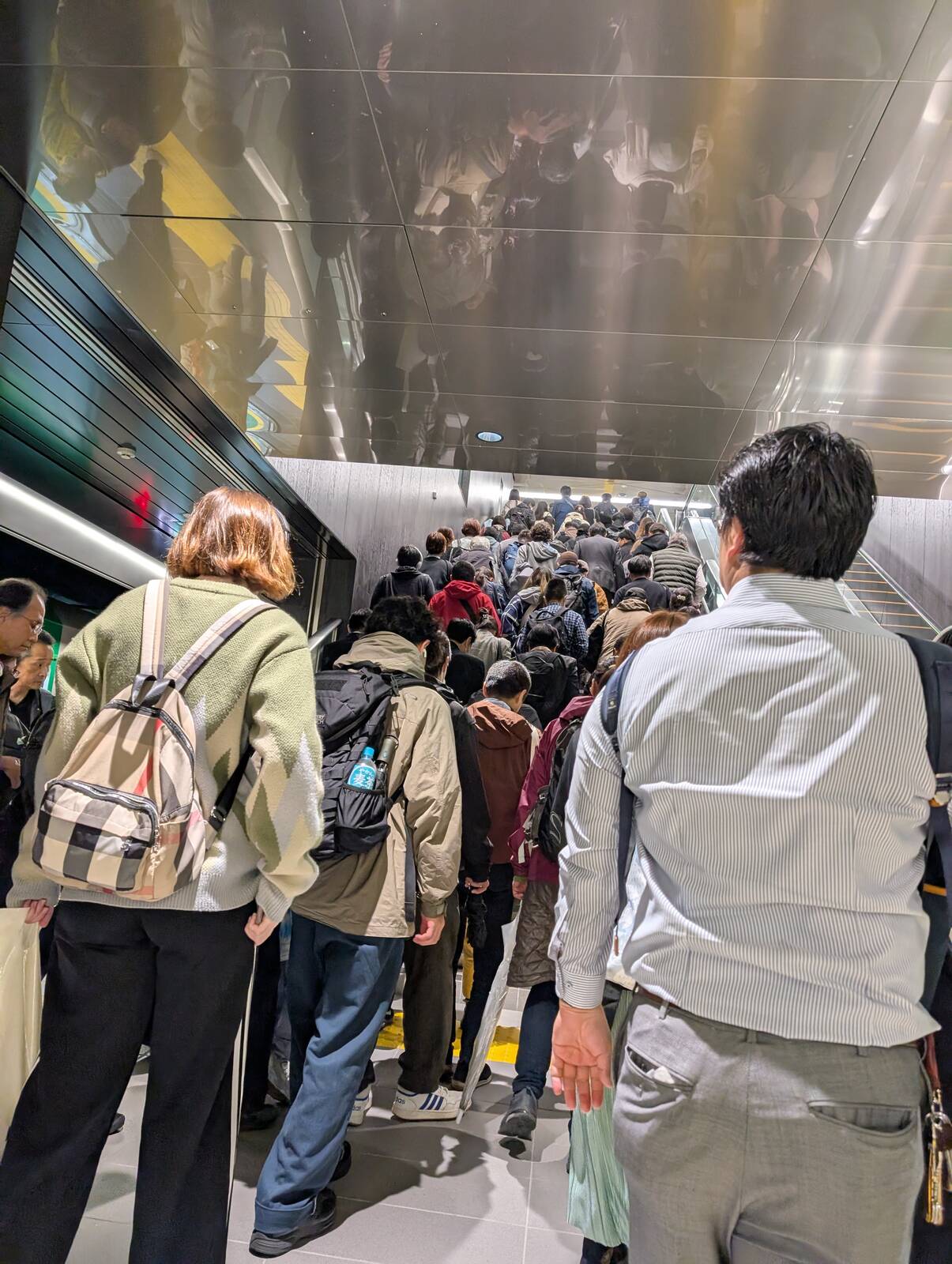 駅の階段