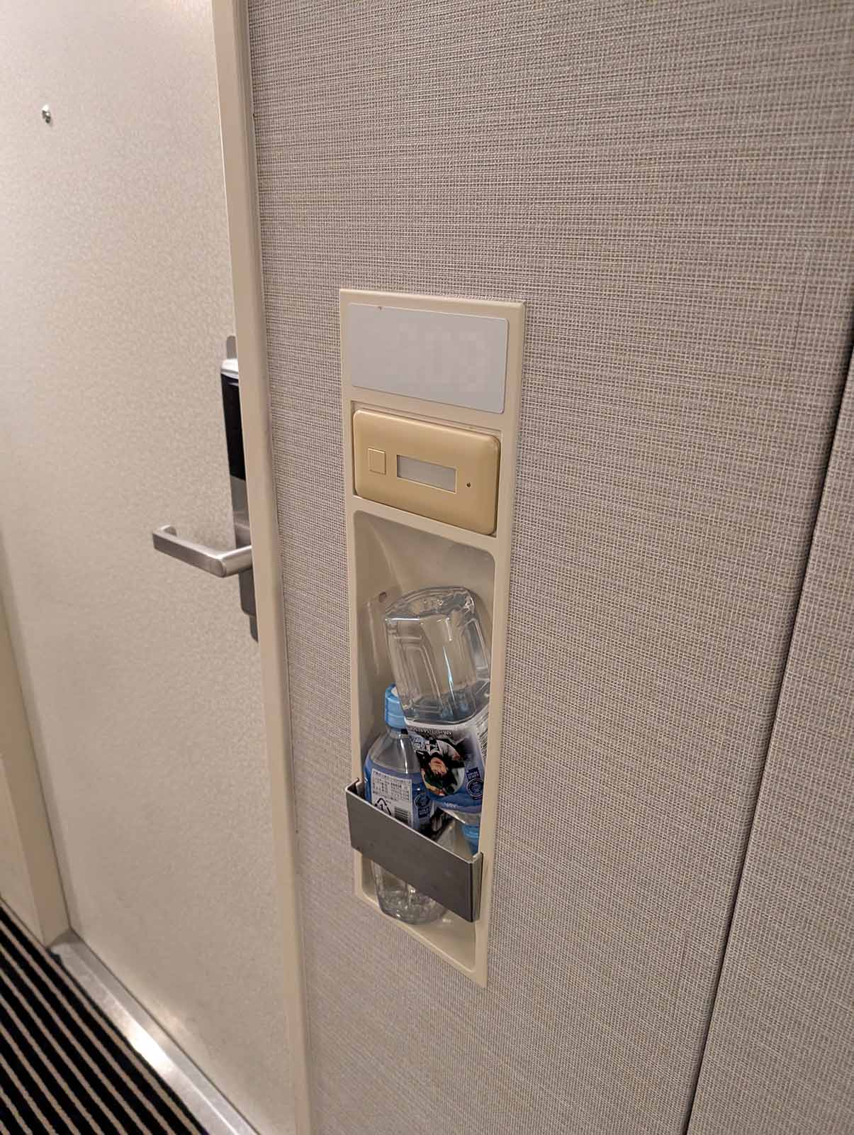隣の部屋