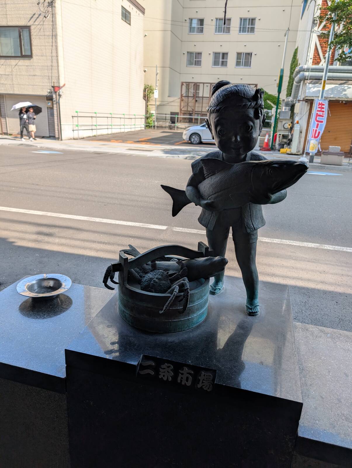 二条市場の像