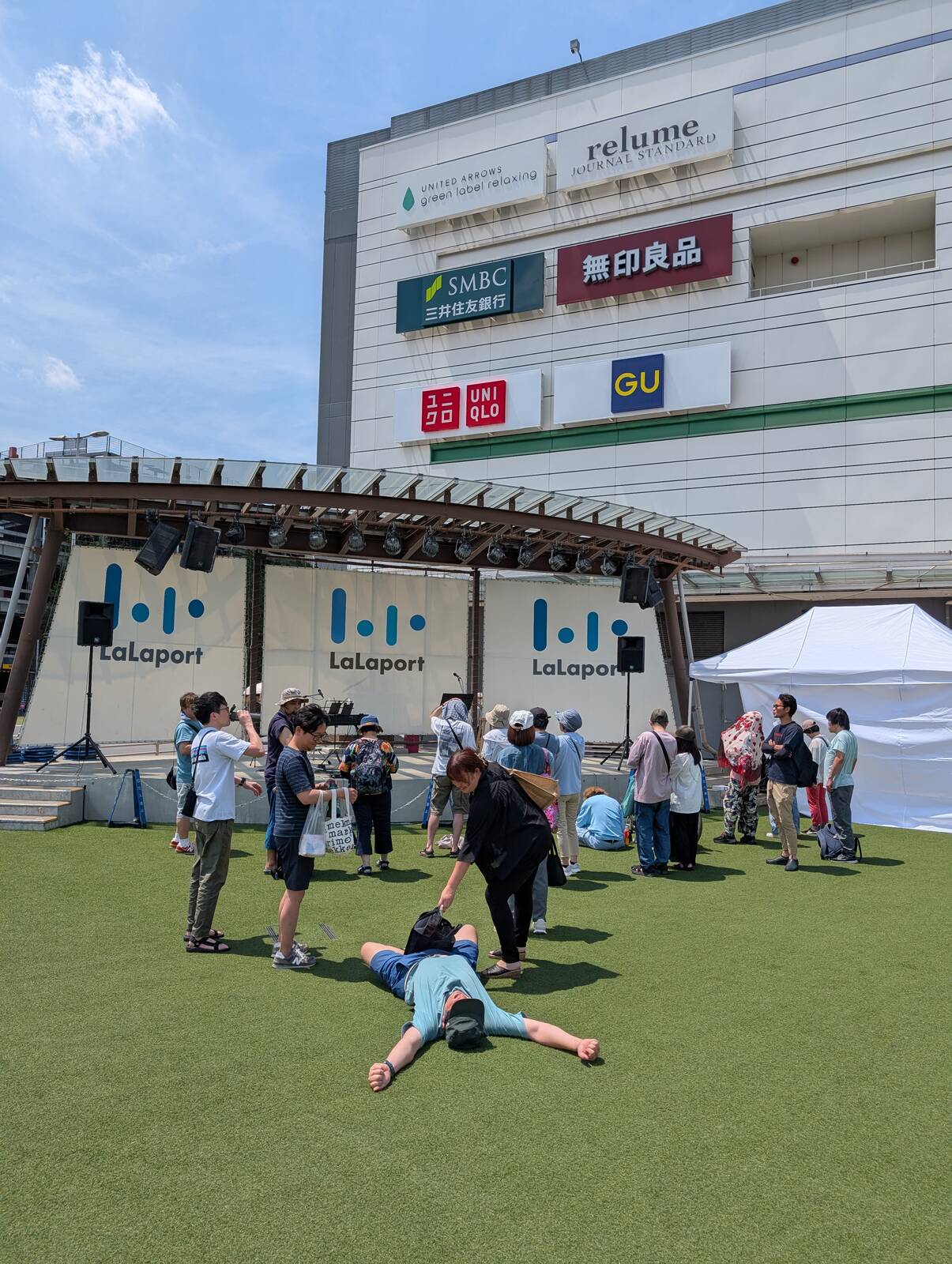 日影なし野外会場