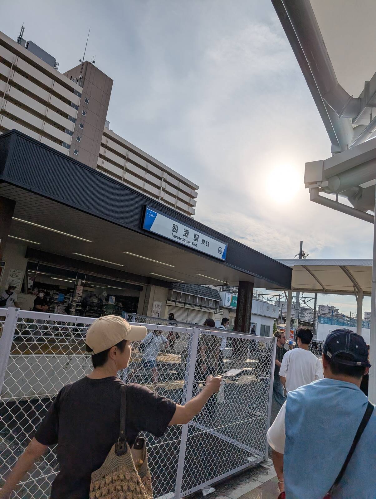 駅前バス着
