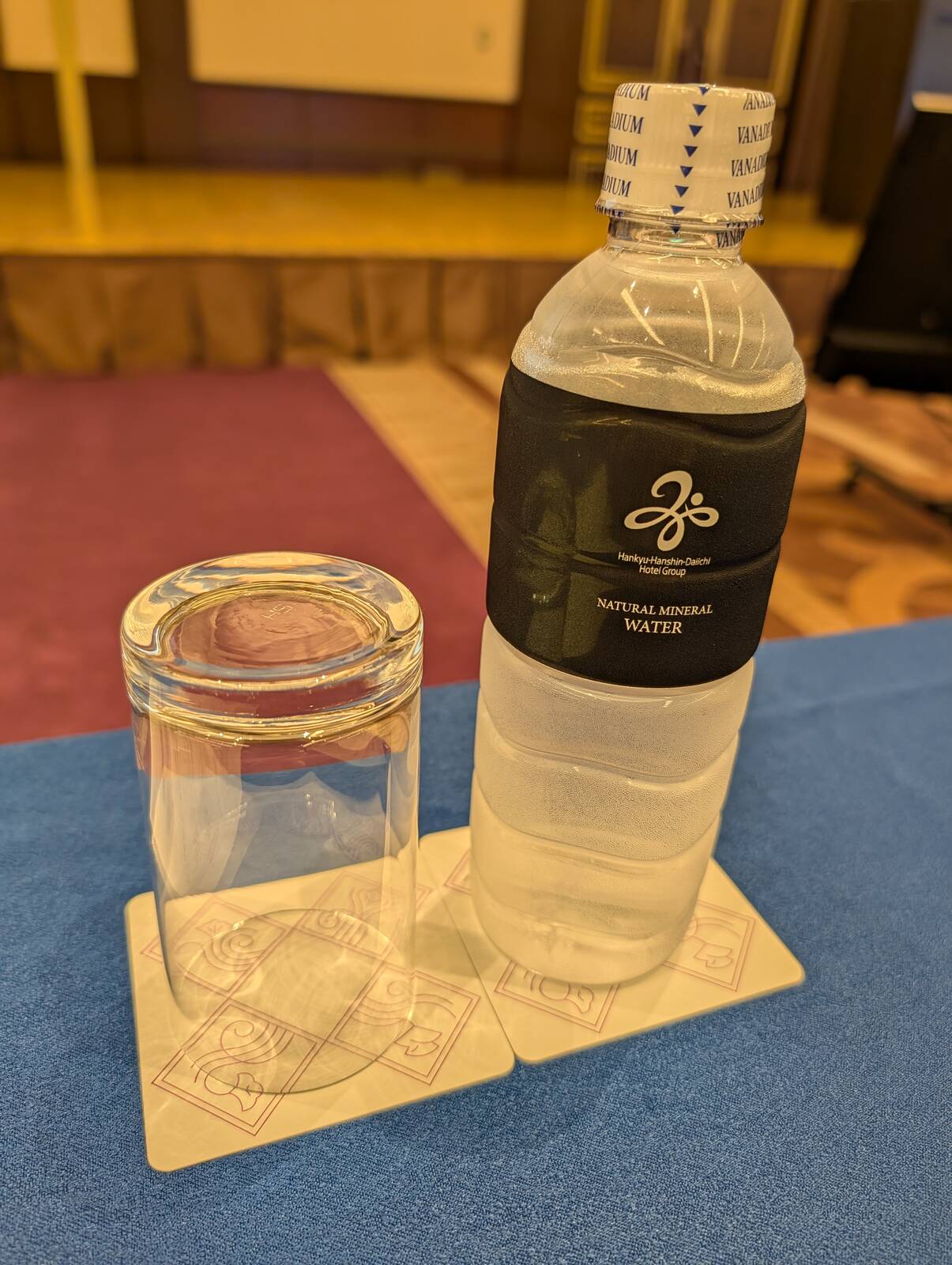 ペットボトルの水