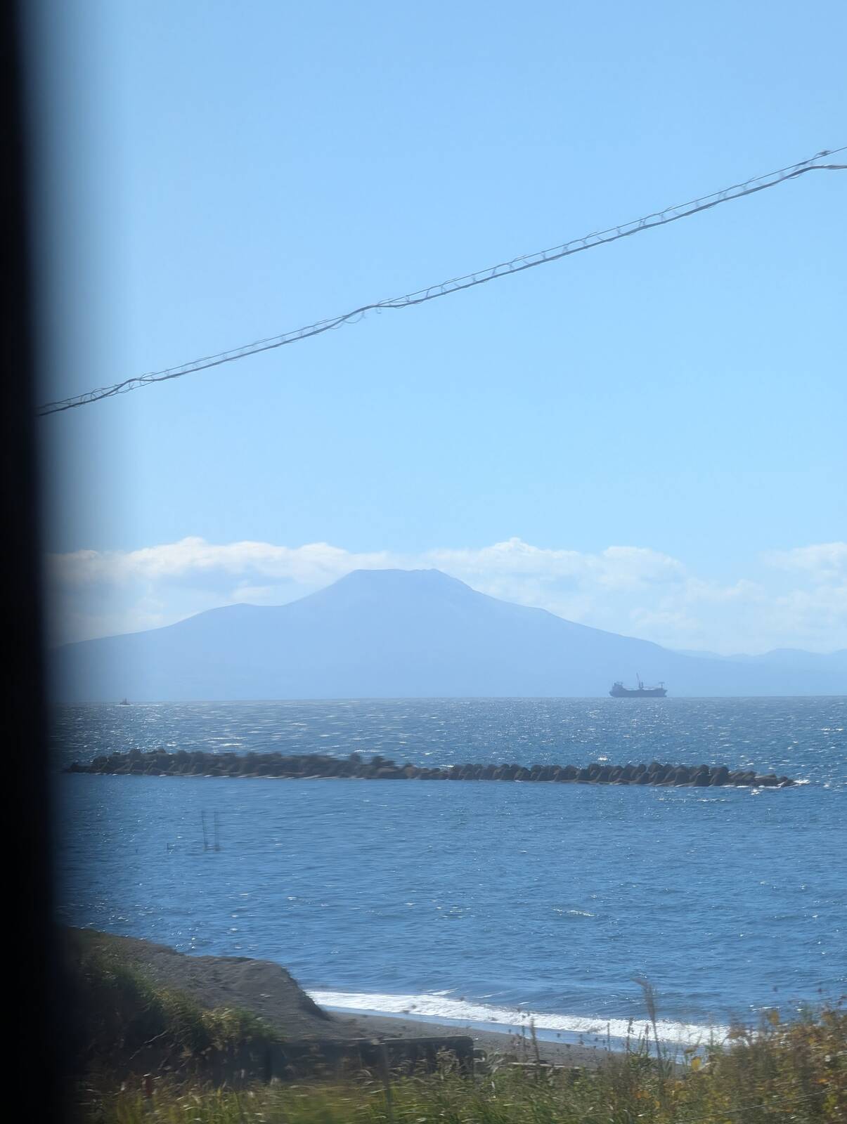 湾の向こう側